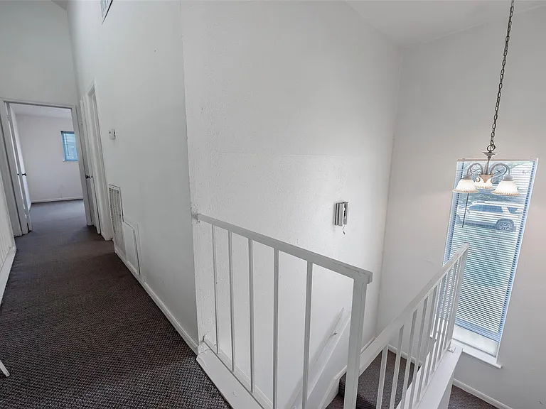 1915 Mustang Springs Dr — Photo 18