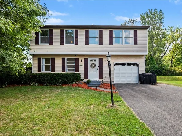 8316 Spicebush Trl, Liverpool, NY 13090