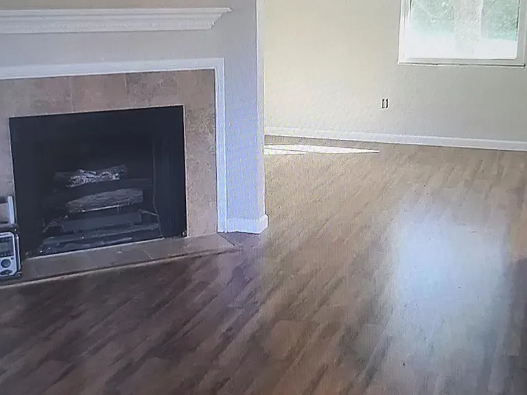 Hiddencrest Ln — Photo 3