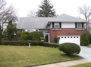 616 Robert Pl, Baldwin, NY 11510