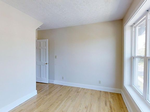 5th image of 1379 Indianola Ave