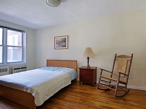 5th image of 651 Vanderbilt St APT 3M