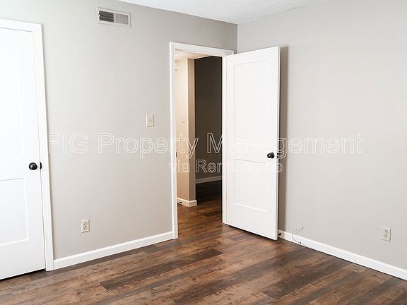 4th image of 127 Hillcrest Dr NE #13