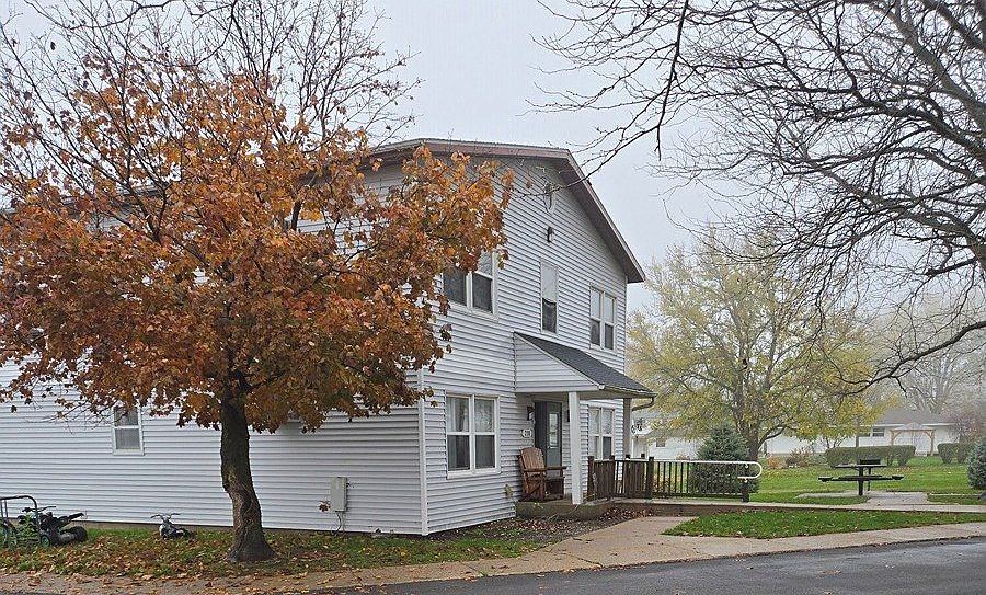 2nd image of 210-212 S Grove St #210
