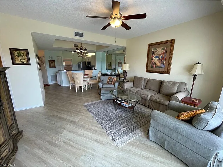 1070 Woodshire Ln #E204 — Photo 11