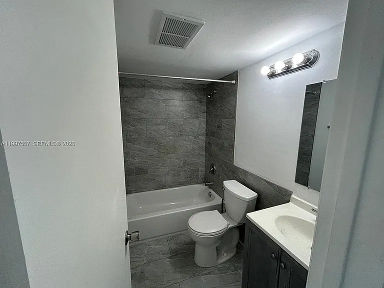 89 Berkshire E #89-D — Photo 10