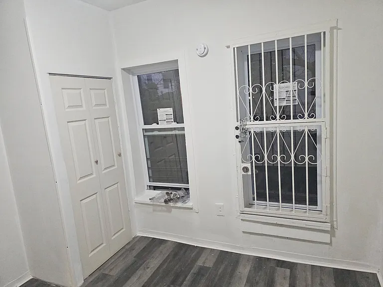 916 Bryant Ave — Photo 13