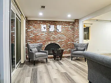 6 bed, 3682 sqft, $12,000 — Photo 2