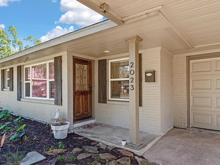 2023 Woodcrest Dr — Photo 5