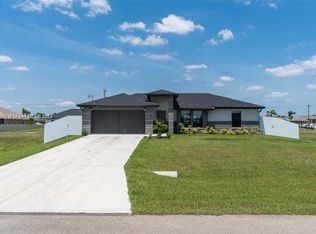 1302 NE 2nd Place Cpe, Cape Coral, FL 33909