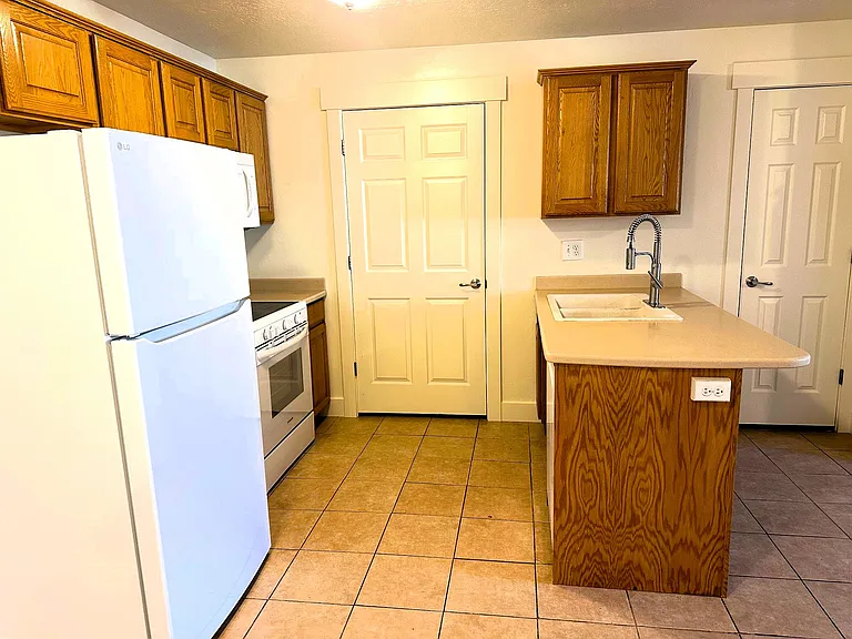 580 S Center St #14 — Photo 9