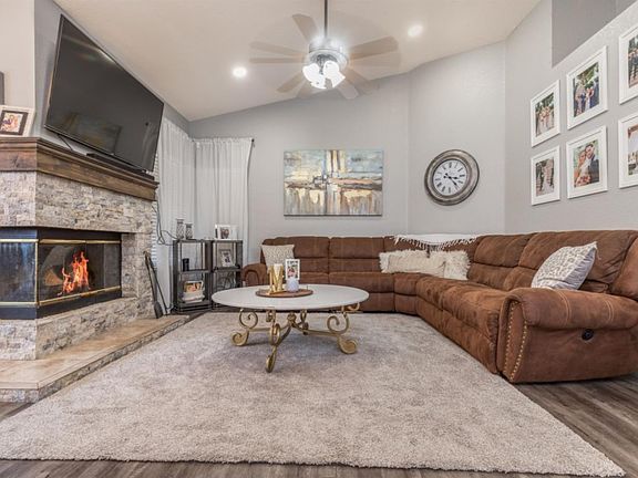 4th image of 757 Cobble Hill Way