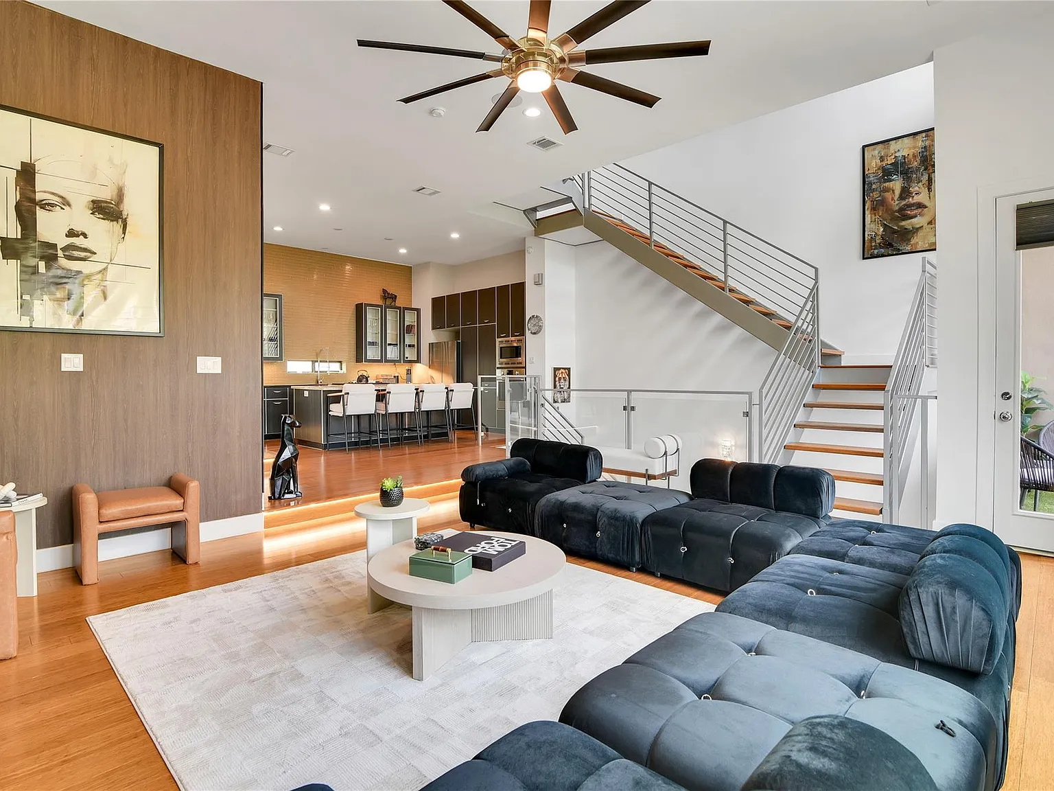 3 bed, 3.5 bath, 2872 sqft, $7,500 — Photo 4