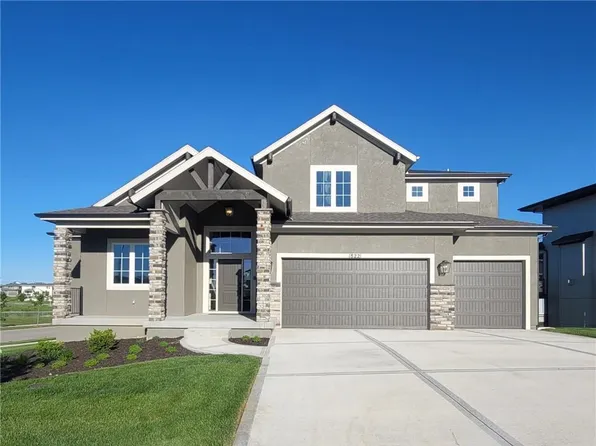 18221 Oakmont St, Overland Park, KS 66013