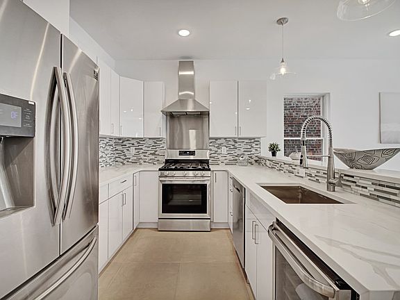 2nd image of 936 Pavonia Ave #2A