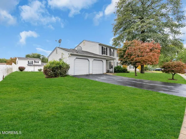 9 Starlight Road, Howell, NJ 07731