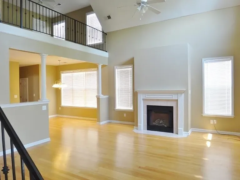 1327 Harbor Park Dr — Photo 5