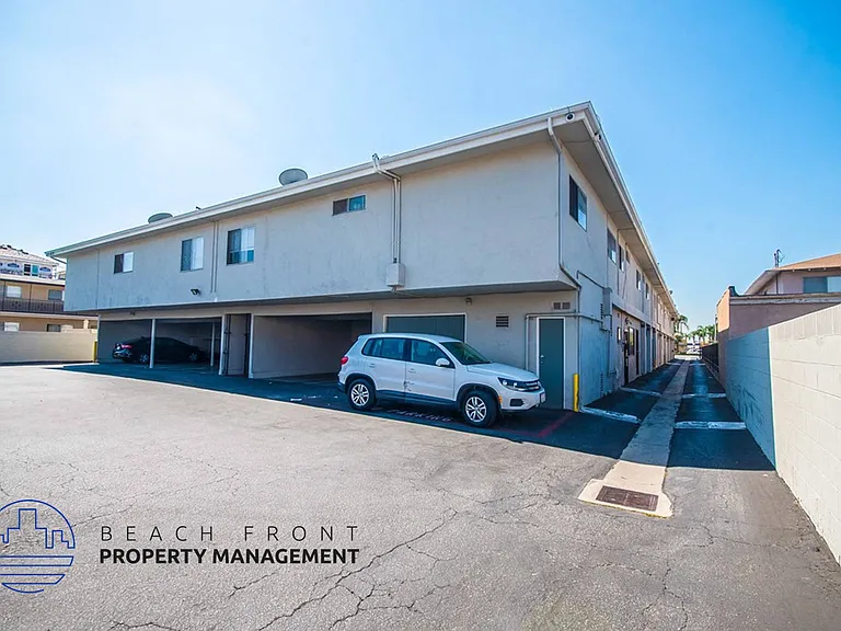 9539 Firestone Blvd. — Photo 16