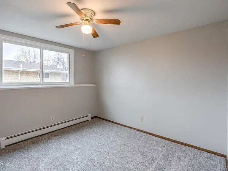 2533 E Avenue A — Photo 18