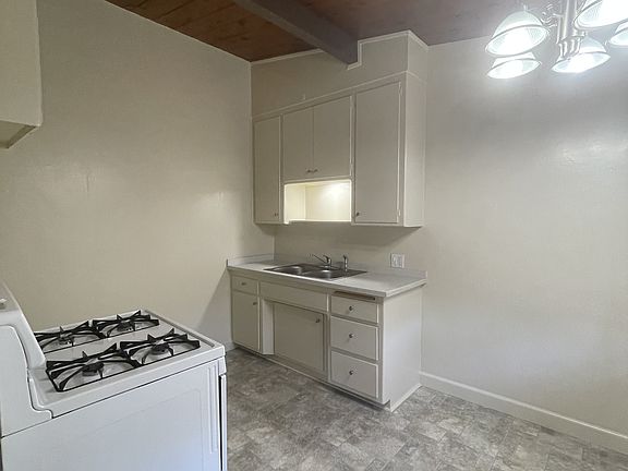 3rd image of 1921 Peyton Ave APT R