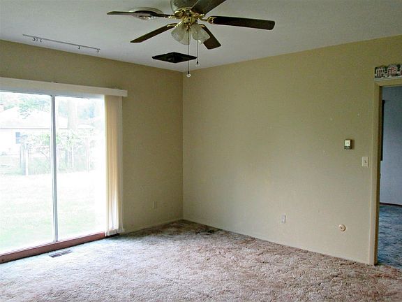 5th image of 129 E Willow Dr