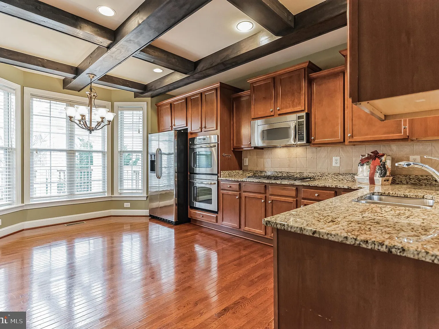4 bed, 3.5 bath, 5272 sqft, $4,200 — Photo 1