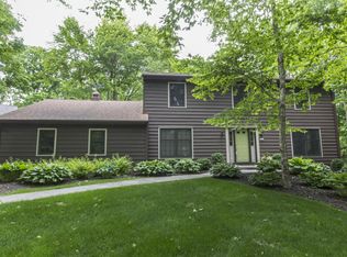 2305 Hunters Ridge Ct, Manitowoc, WI 54220