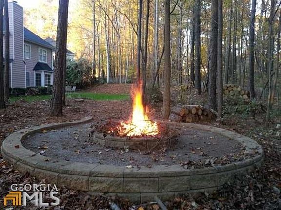 2nd image of 716 Walt Ln NE