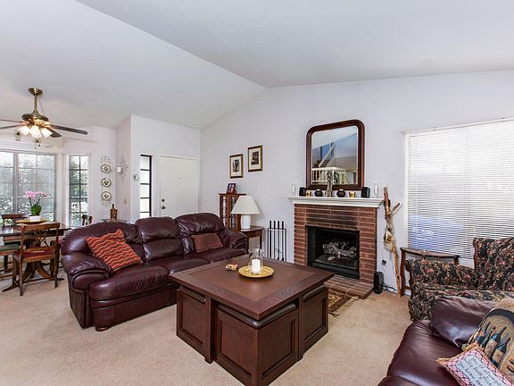 3rd image of 995 Ashton Ct