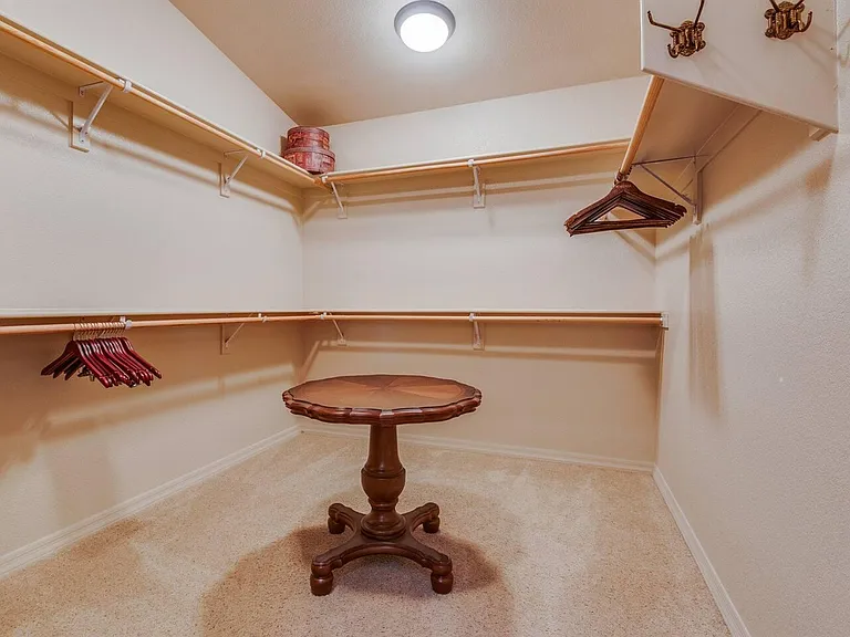 1820 Cabana Dr — Photo 8