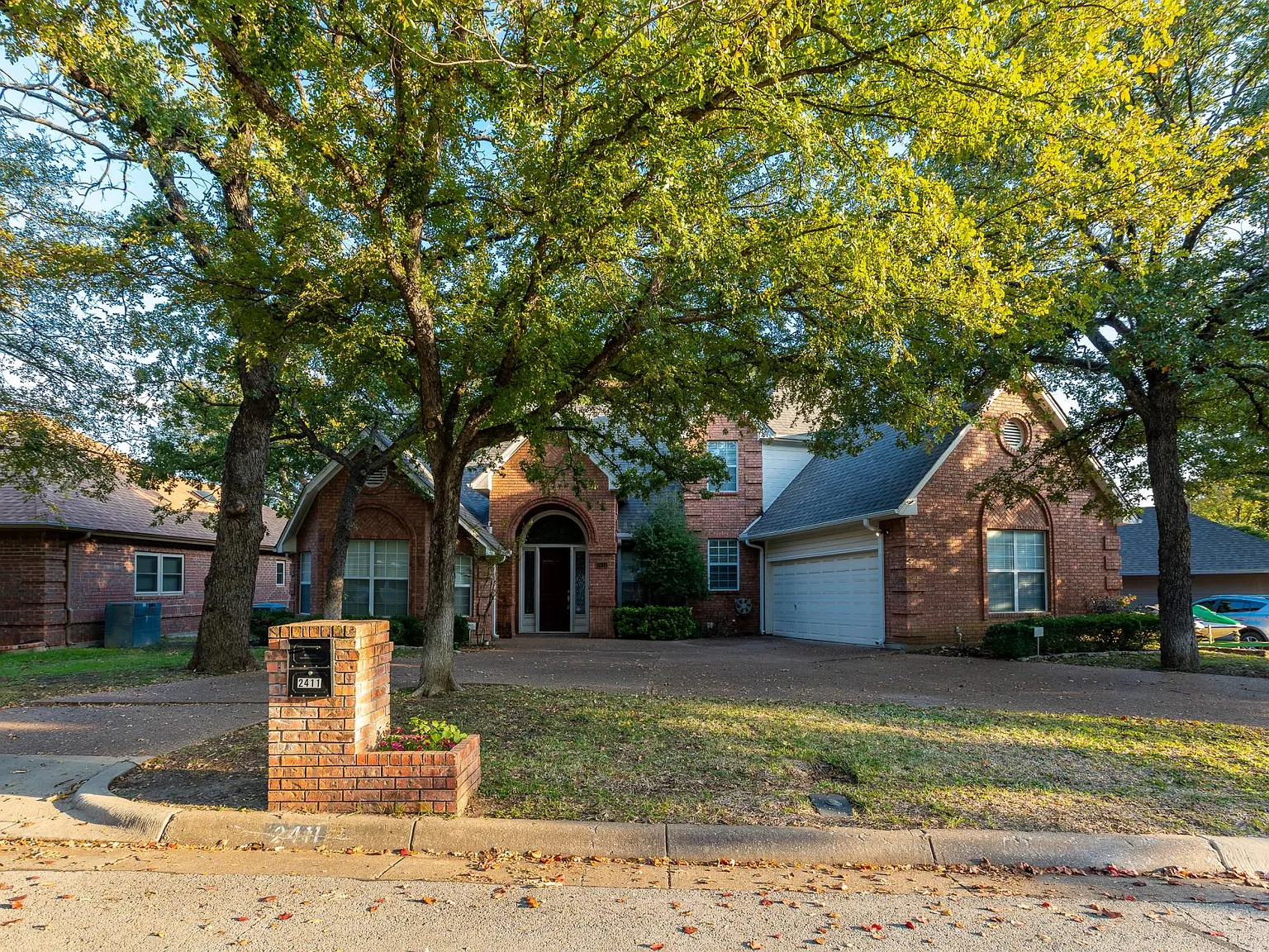4 bed, 2725 sqft, $3,000 — Photo 2