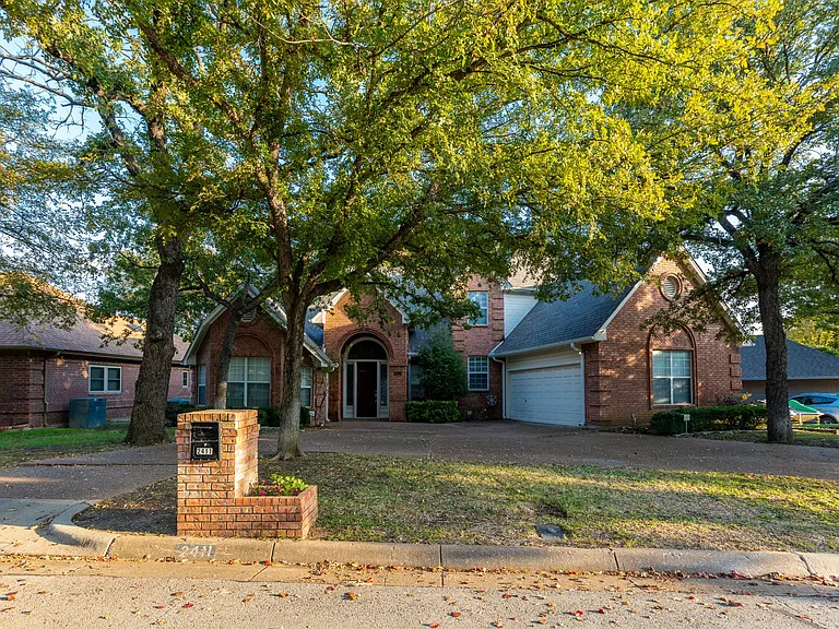 2411 Cross Timbers Trl — Photo 2