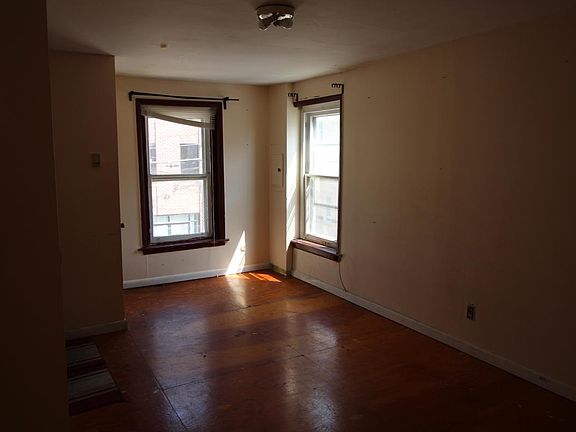 3rd image of 108 Cotton St