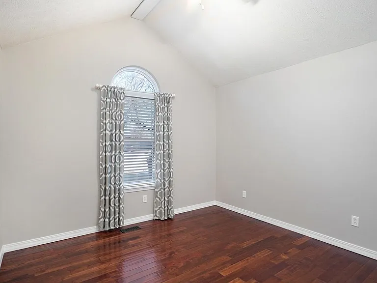 3891 S Hillsdale Ave — Photo 5