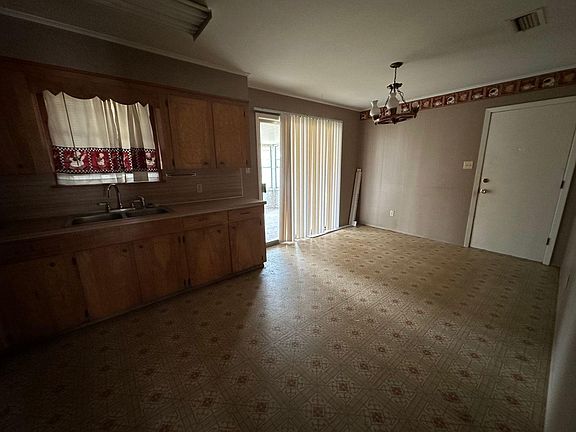 4th image of 3409 Valley View Dr
