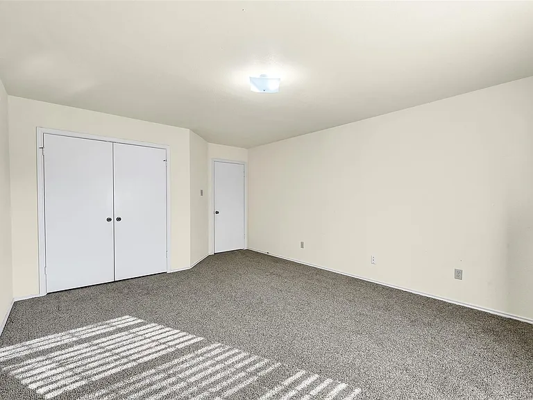 5910 Rolff Ln — Photo 18