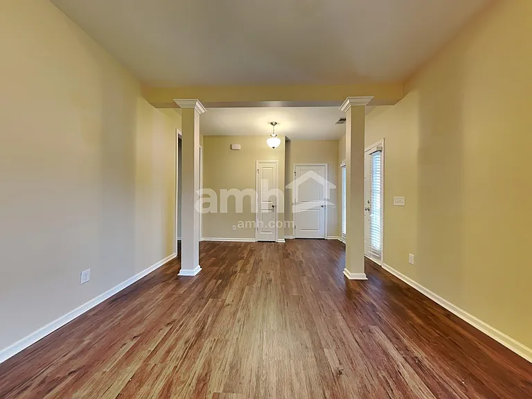 498 Stonebridge Cir — Photo 6