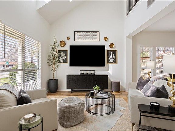 3rd image of 1205 S Main St