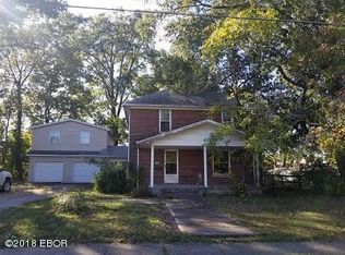 706 W Washington St, Benton, IL 62812