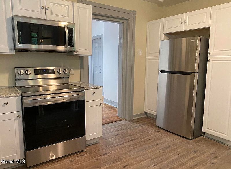 3rd image of 13 Sargent Street