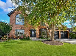 24 Winners Cup Cir, Wheaton, IL 60189