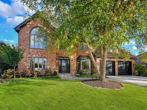24 Winners Cup Cir, Wheaton, IL 60189