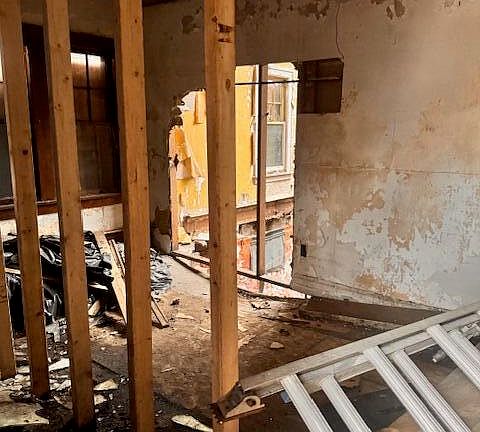 3rd image of 866 Floyd St