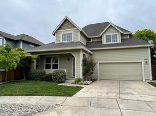 2074 Red Oak Cir, Santa Rosa, CA 95403