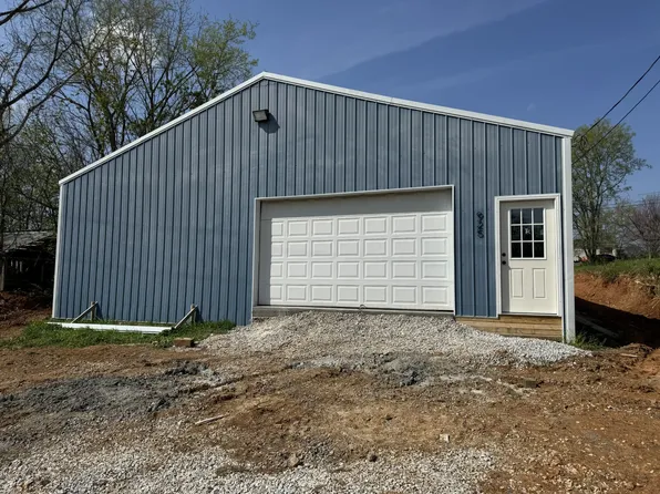 925 New St, White Bluff, TN 37187