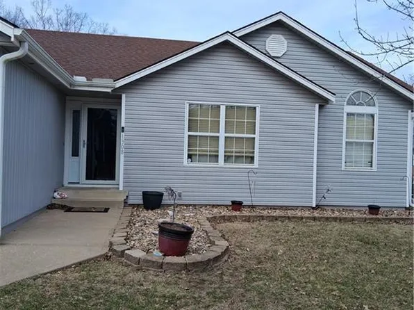 1308 Cottonwood Dr, Greenwood, MO 64034