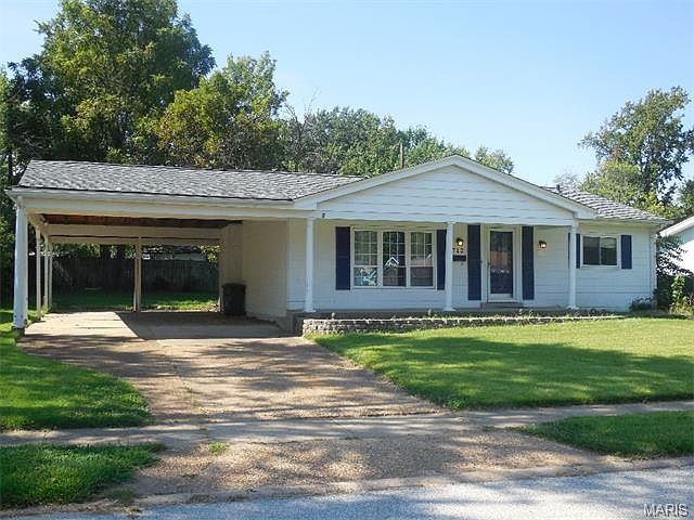1st image of 712 Village Square Dr