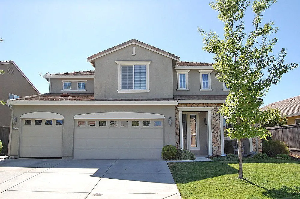 1276 Seymour Cir photo 1