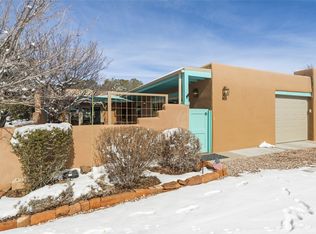 963 Los Lovatos Rd, Santa Fe, NM 87501