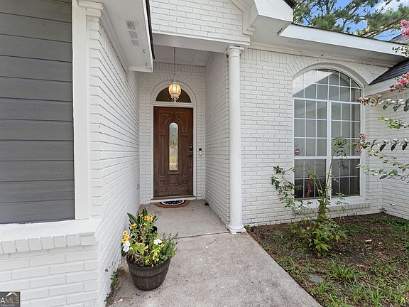 4th image of 329 Doublegate Dr